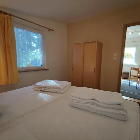 & Bungalowdorf Am Waldbad Camping