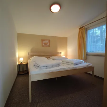 & Bungalowdorf Am Waldbad Camping *