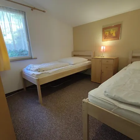 & Bungalowdorf Am Waldbad Camping *