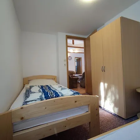 & Bungalowdorf Am Waldbad Camping *