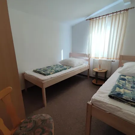 & Bungalowdorf Am Waldbad Camping Erlau (St. Kilian)